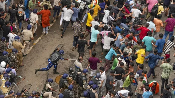 West Bengal: बच्ची से दुष्कर्म और हत्या के बाद बवाल, आरोपी को भीड़ ने मार डाला; परगना में महिला TMC विधायक की पिटाई - West Bengal crime news Uproar after rape and