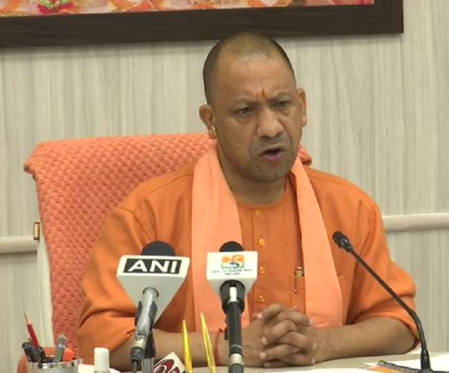 मुख्यमंत्री अपने सरकारी आवास पांच कालिदास मार्ग से छात्रवृत्ति देंगे।