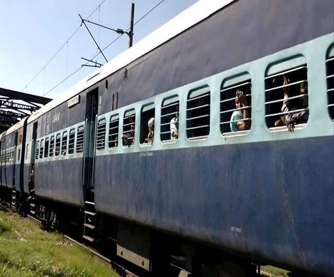 https://www.jagranimages.com/images/newimg/02122021/02_12_2021-train_22258296.jpg