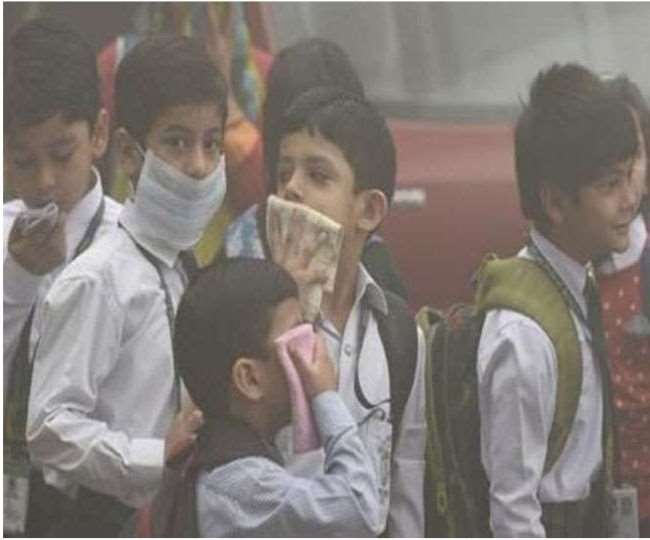 Delhi Schools Closed: दिल्ली में एक बार फिर स्कूल बंद कर दिए गए हैं।