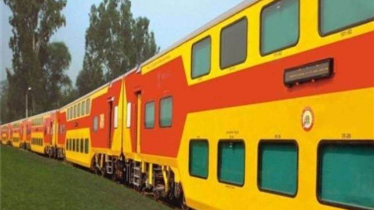 https://www.jagranimages.com/images/newimg/02122022/02_12_2022-train2_23240522.jpg