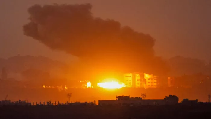 Israel-Hamas War: युद्धविराम के बाद घनी आबादी वाले दक्षिणी गाजा में भीषण लड़ाई (फोटो रायटर)