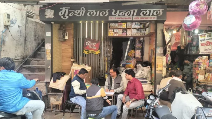 Agra News: करोड़ों के टर्नओवर में मामूली मुनाफा दर्शाने पर मुंशी पन्ना मसाला उद्योग पर आयकर सर्वे