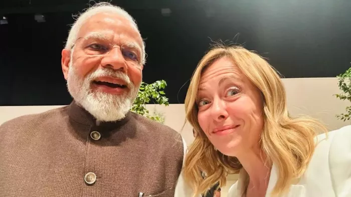 इटली की पीएम जॉर्जिया मेलोनी ने प्रधानमंत्री नरेन्द्र मोदी के साथ ली सेल्फी (फोटो- जॉर्जिया मेलोनी एक्स हैंडल)