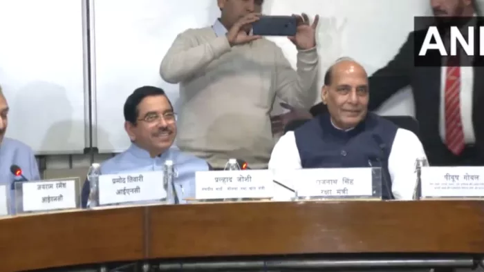 संसद पुस्तकालय भवन में सर्वदलीय बैठक हुई
