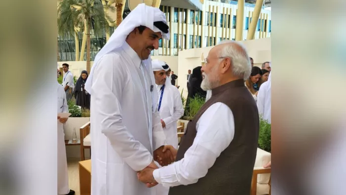 पीएम मोदी ने कॉप 28 शिखर सम्मेलन से इतर कतर के अमीर शेख तमीम बिन हमद अल-थानी से मुलाकात की।