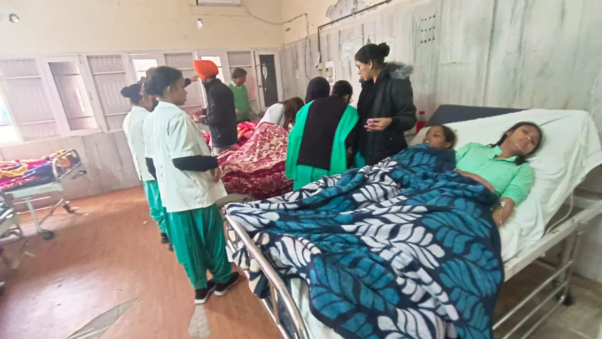 Sangroor News- दूषित खाना खाने से स्‍कूल के 40 बच्‍चे बीमार, अस्‍पताल में कराया गया भर्ती; अभिभावकों ने जताई नाराजगी