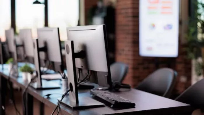क्यों मनाया जाता है World Computer Literacy Day? (Picture Courtesy: Freepik)