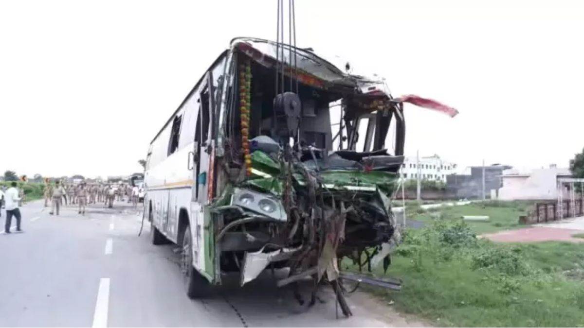 three women killed in road accident in karnataka tumakuru bus crashed in divider