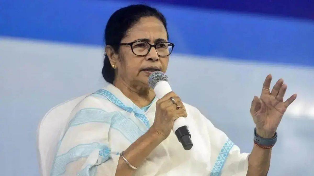 Kolkata: सीएम ममता बनर्जी का एलान, बांग्लादेश में प्रताड़ित भारतीयों को  बंगाल में जगह देने के लिए तैयार - Bengal CM Mamata Banerjee appeals to  Centre to contact United Nations ...