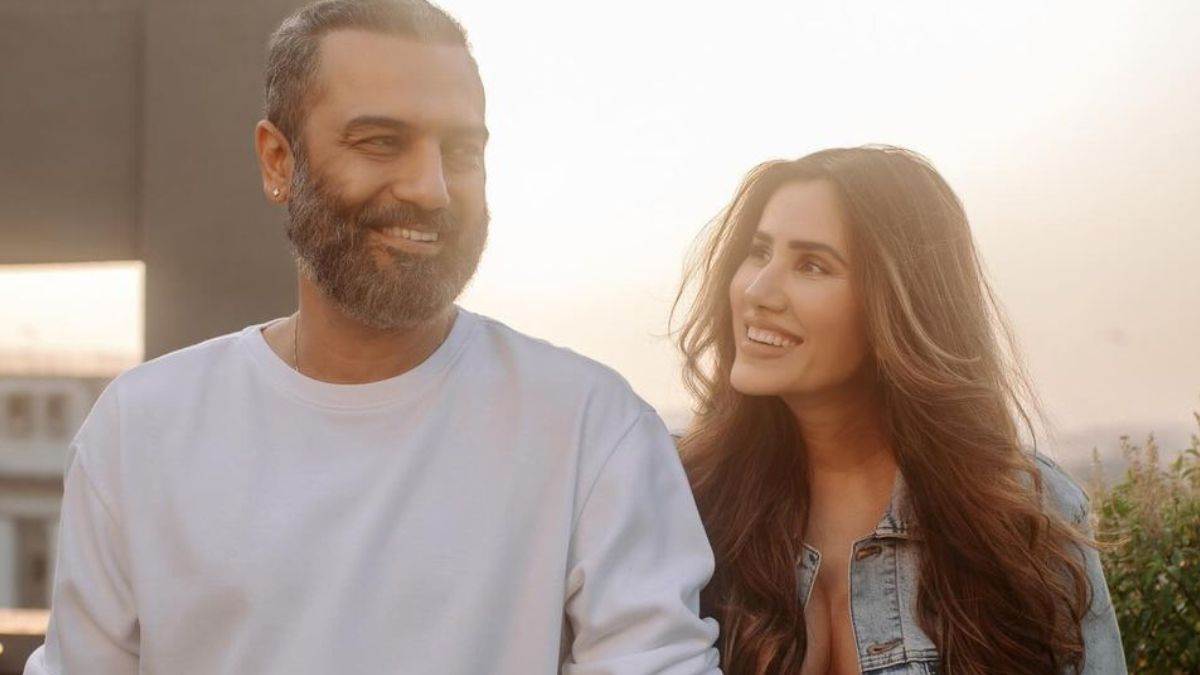 https://www.jagranimages.com/images/newimg/02122024/02_12_2024-sonnalli_seygall_baby_name_reveal_23840882.jpg