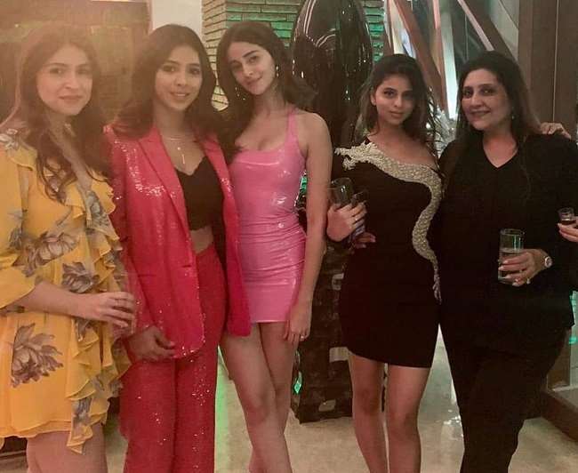 सुहाना खान ने नए साल के स्वागत में पहना 2 लाख 70 हजार का ड्रेस, देखें तस्वीरें