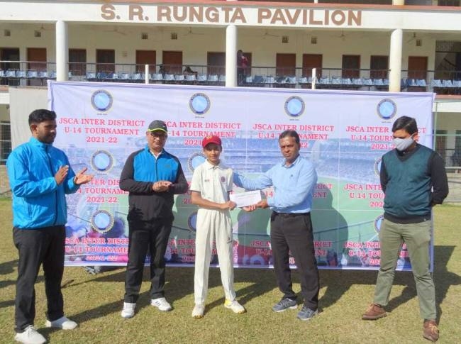 garhwa bundled out for 34 west singhbhum won the match by 204 runs