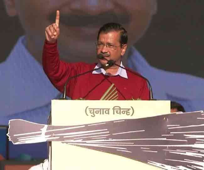 केजरीवाल फिर उत्तराखंड दौरे पर, परेड मैदान में कर रहे जनसभा को संबोधित।