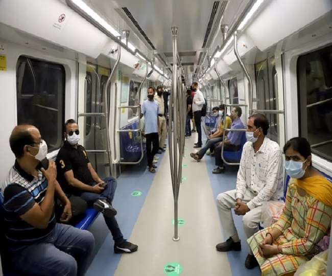 दिल्ली मेट्रो में मुश्किल हुआ लाखों लोगों का सफर, 1 घंटे तक लग रहा एक्स्ट्रा टाइम