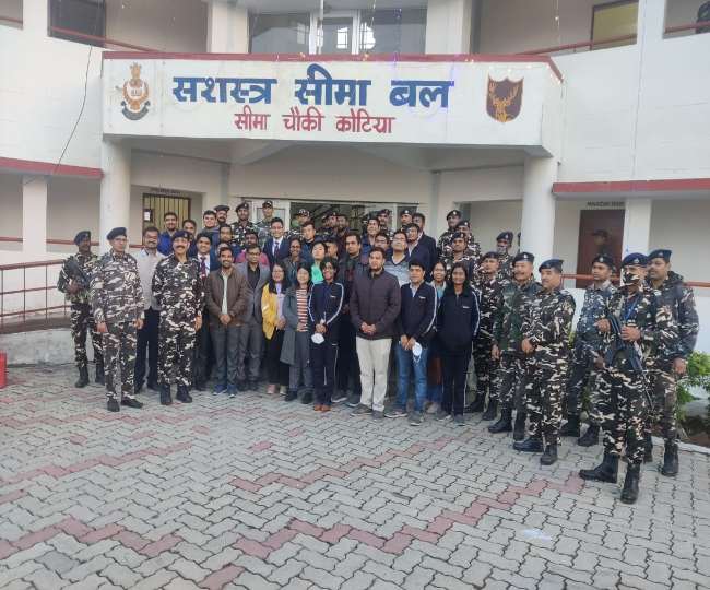 trainee ias officers reached dhebarua police station and understood the working style of police