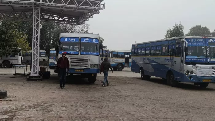 सड़कों पर दौड़ने लगी बसें, PRTC डिपो बरनाला में पहुंचा पेट्रोल-डीजल