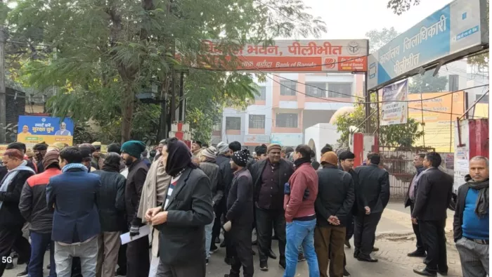 डीपीआरओ व लिपिक ने वकील को पीटकर किया घायल
