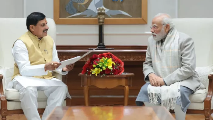 मध्य प्रदेश के मुख्यमंत्री मोहन यादव (बाएं) और प्रधानमंत्री नरेन्द्र मोदी (दाएं)