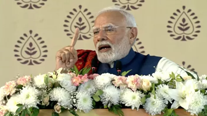 Delhi News: पीएम मोदी रोहिणी के जापानी पार्क में एक विशाल रैली को संबोधित किया। फोटो एएनआई