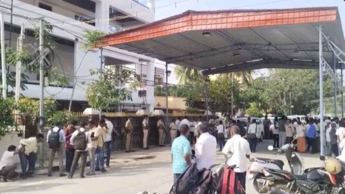 https://www.jagranimages.com/images/newimg/03012025/03_01_2025-tamil_nadu_ed_raid_23860477.jpg