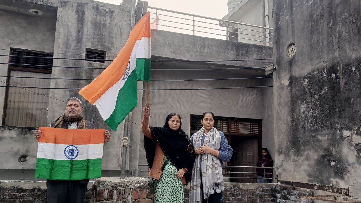 https://www.jagranimages.com/images/newimg/03012025/03_01_2025-tiranga_on_chandan_home_23860481_161757950.jpg