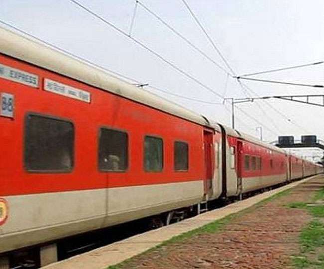 सप्ताह में एक दिन चलने वाली डिब्रूगढ़ राजधानी एक्सप्रेस अब सप्ताह में पांच दिन चलेगी।