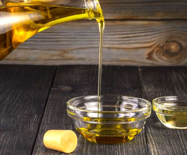 सर्दियों में सरसों के तेल से करें शरीर की मालिश, होते हैं कई सारे फायदे Massage the body with