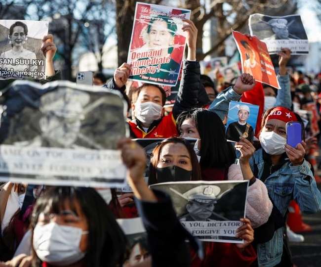 म्यांमार में 70 अस्पतालों के के मेडिकल डिपार्टमेंट के लोगों ने आपना काम बंद कर दिया है।