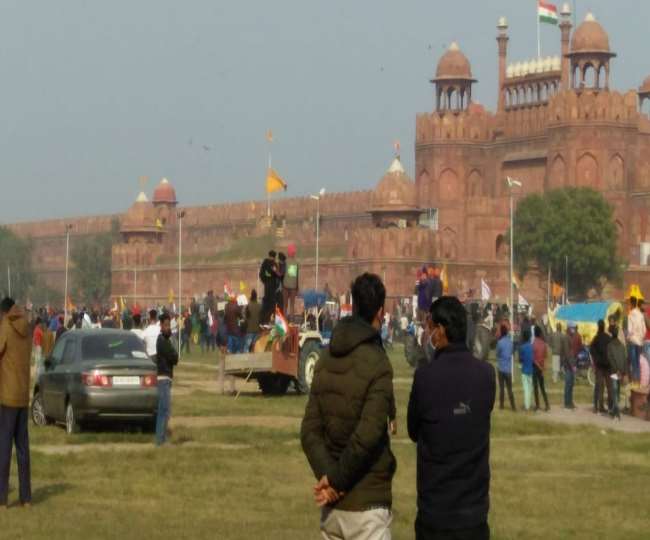इन्होंने लाल किला समेत कई जगह जमकर हिंसा की पुलिस वालों पर हमले किए थे।