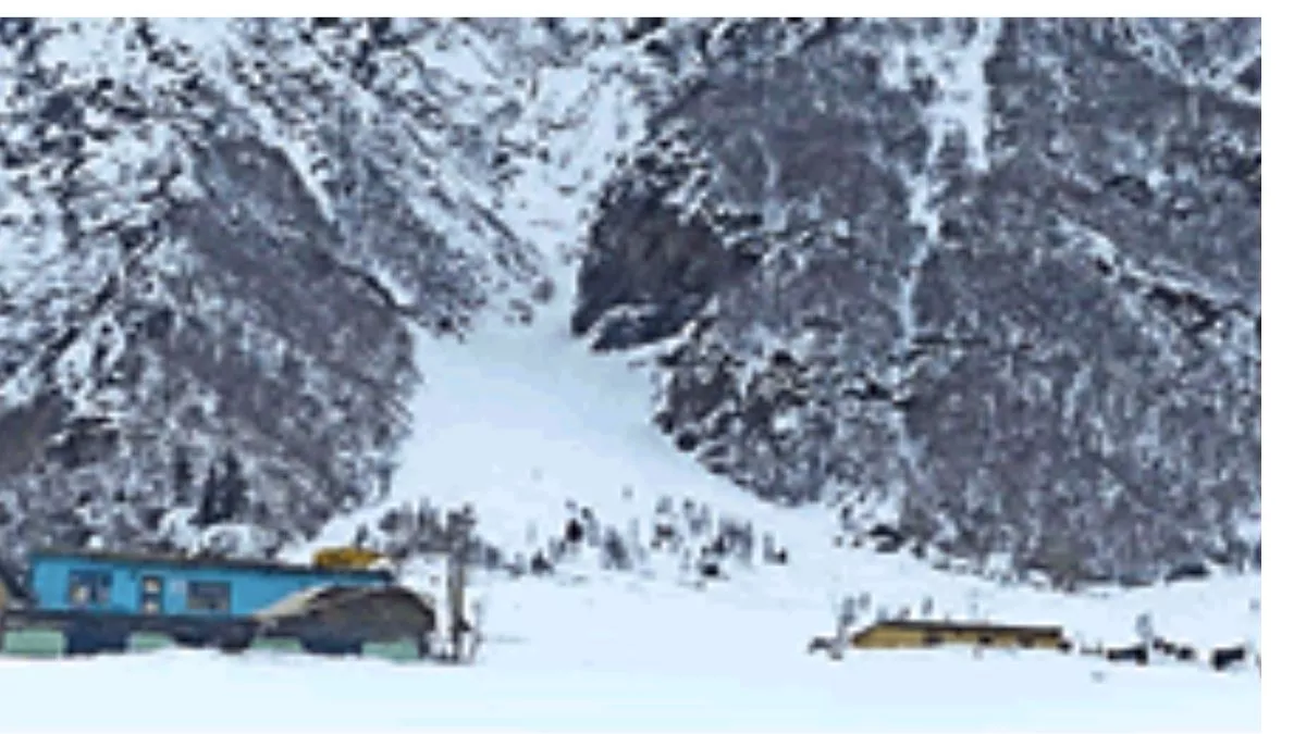 Himachal Pradesh News: पांगी के मुर्छ गांव पर हिमस्खलन का खतरा, गांव को दूसरी जगह बसाने की गुहार