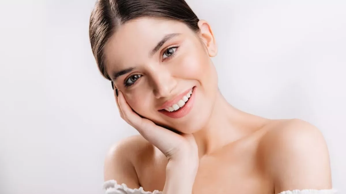 Skin Care Tips: इन टिप्स की मदद से पाएं ग्लोइंग और सॉफ्ट स्किन