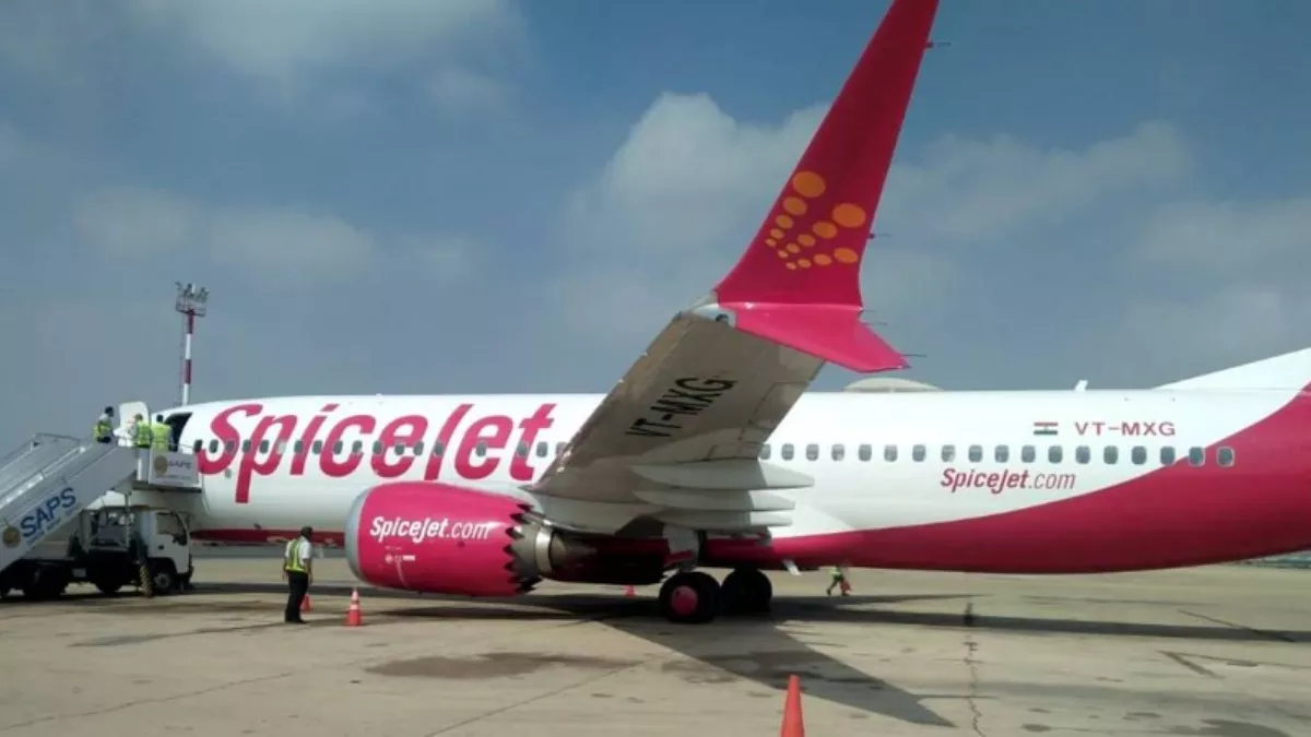 SpiceJet staff and passengers clashed due to flight delay. photo source @file photo.
