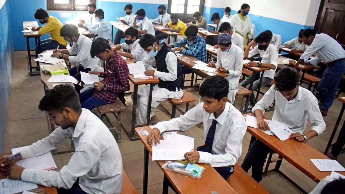 Bihar Inter Exam: लेट पहुंचने के बाद जबरदस्ती परीक्षा केंद्र में प्रवेश करने वाले परीक्षार्थियों की अब खैर नहीं, दो वर्ष के लिए होंगे निष्कासित