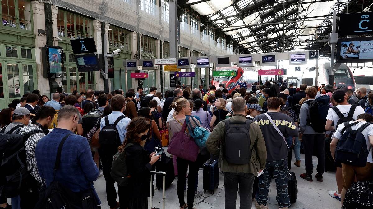 https://www.jagranimages.com/images/newimg/03022024/03_02_2024-france_attack_23644602.jpg