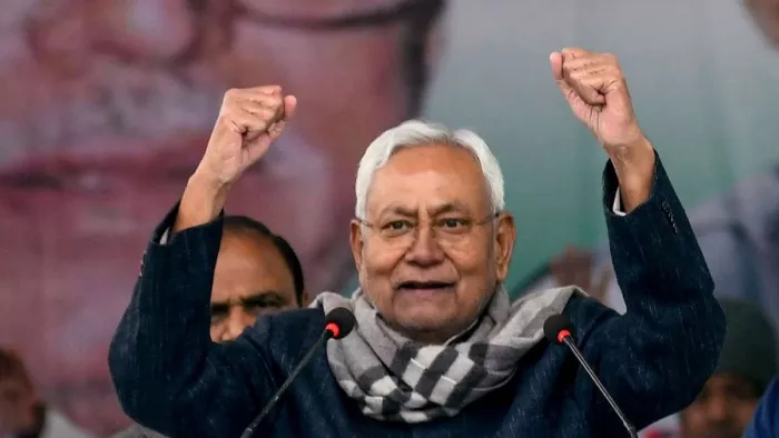 नीतीश कुमार ने चला दांव, आज ही बांटेंगे मंत्रालय (जागरण)