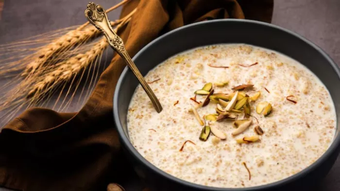 दलिया बनाना आसान भी है और इसके कई फायदे हैं। ( Pic Courtesy : Freepik)