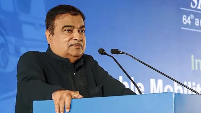 गडकरी ने सोशल मीडिया की शिकायतों के प्रति गंभीरता जाहिर की (फोटो: पीटीआई)