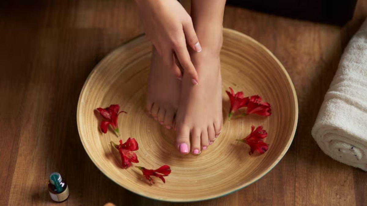 https://www.jagranimages.com/images/newimg/03022025/03_02_2025-pedicure_at_home_23877908.jpg