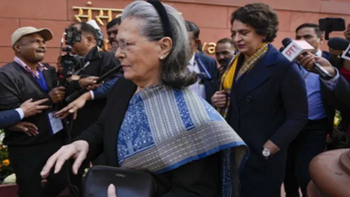 सोनिया की टिप्पणी पर राष्ट्रपति भवन ने भी आपत्ति जताई थी (फोटो: पीटीआई)
