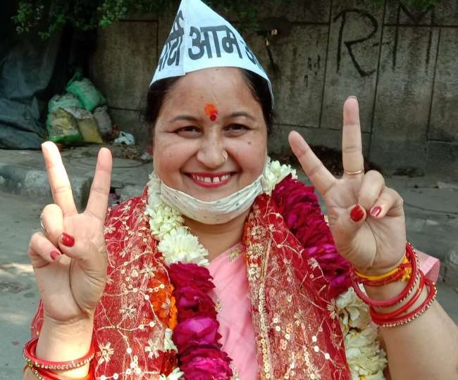 Shalimar Bagh North, MCD by election Result 2021: शालीमार बाग 62 एन सीट पर AAP प्रत्याशी सुनीता मिश्रा जीतीं, मनीष सिसोदिया ने दी बधाई