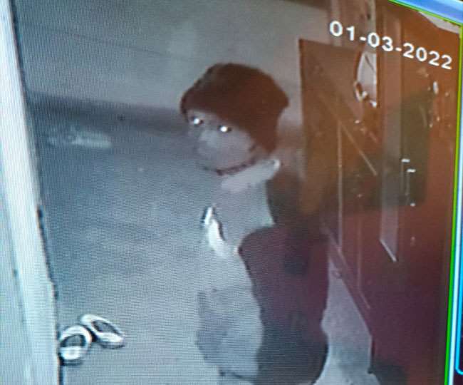 वारदात के बाद चोर आसानी से भाग गए।