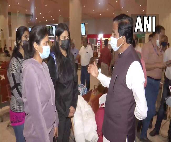 मुंबई पहुंचा एयर इंडिया का विशेष विमान (फोटो: एएनआइ)