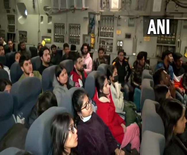 Breaking News Today 3 March: रूस-यूक्रेन युद्ध के बीच वतन वापस लौट रहे भारतीय नागरिक, आज 19 विशेष फ्लाइट से भारत आएंगे 3,726 भारतीय