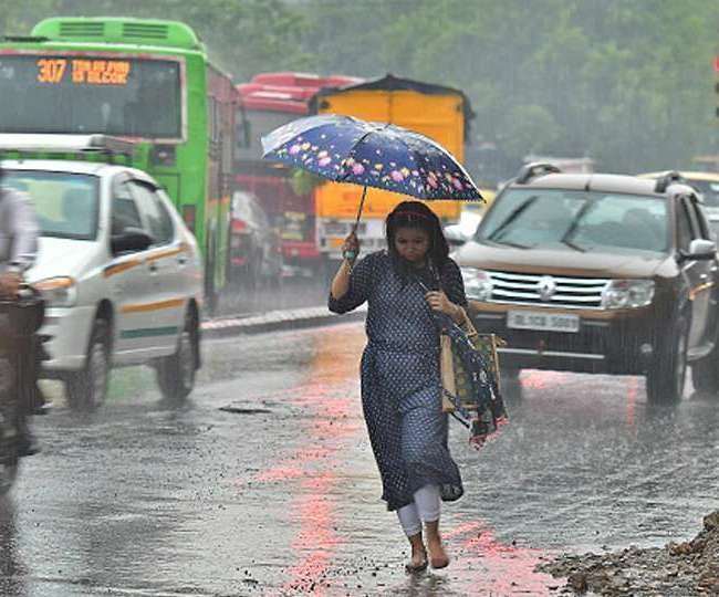 Delhi Weather News Update: तेज हवाओं के साथ आज दिल्ली-एनसीआर में हो सकती है बारिश
