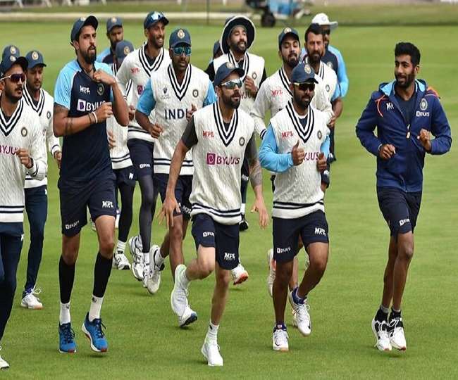 भारतीय क्रिकेट टीम के खिलाड़ी प्रैक्टिस के दौरान (एपी फोटो)