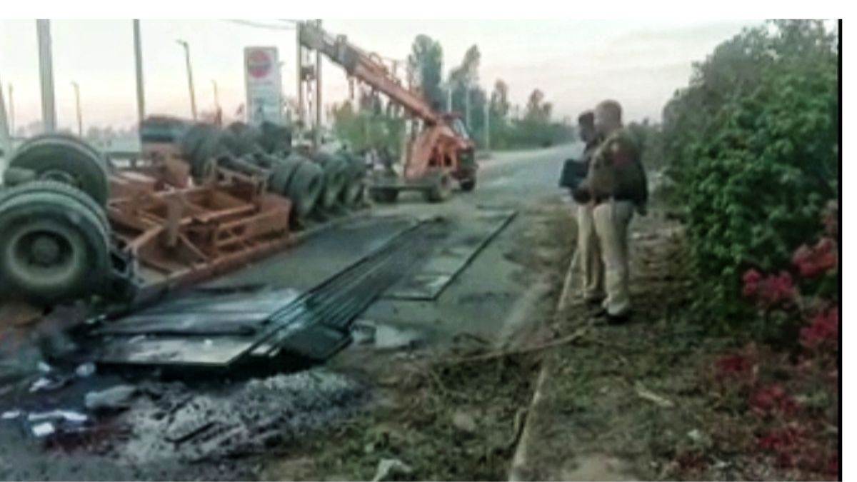 https://www.jagranimages.com/images/newimg/03032023/03_03_2023-_ambala_trolley_bus_accident_23346033_95522513.jpg