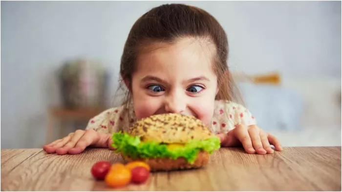 World Obesity Day 2023: ये 5 तरह के फूड्स बनते हैं बच्चों में मोटापे की वजह
