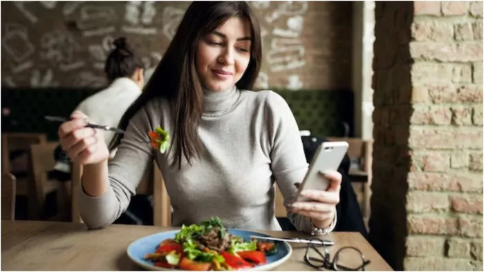 Eating Tips: स्वस्थ आहार लेने के बाद भी नहीं दिख रहा कोई असर, खाने की आदत में करें ये बदलाव