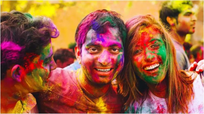 Holi 2023: इस बार कुछ अलग ढंग से करें होली पार्टी